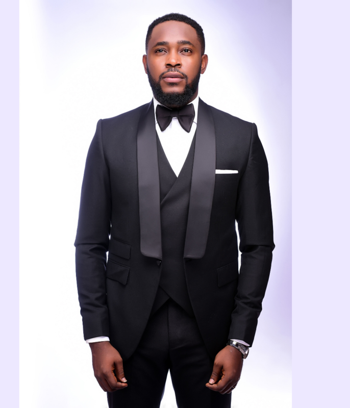 Classic black wedding tuxedo suit by Alan Cruzer
